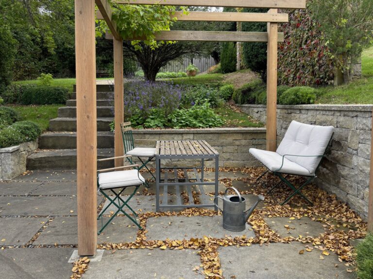 Sitzplatz unter der Pergola